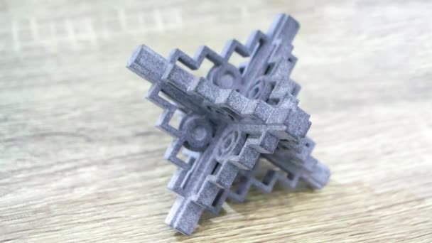 Voorwerp gedrukt op poeder 3D printer van polyamide poeder close-up — Stockvideo