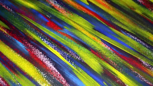 Muchas coloridas líneas de pintura de colores brillantes dibujadas sobre lienzo de cerca. — Vídeos de Stock