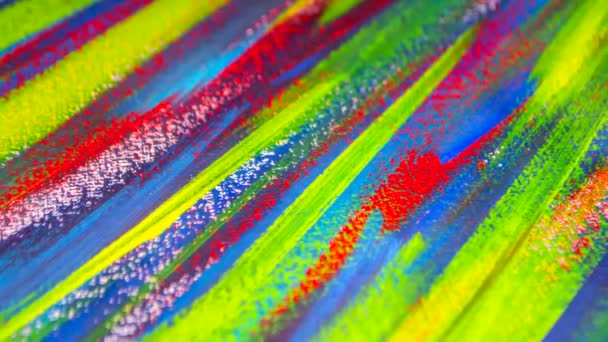 Πολλές πολύχρωμες χρωματιστές χρωματιστές γραμμές ζωγραφισμένες σε καμβά close-up. — Αρχείο Βίντεο