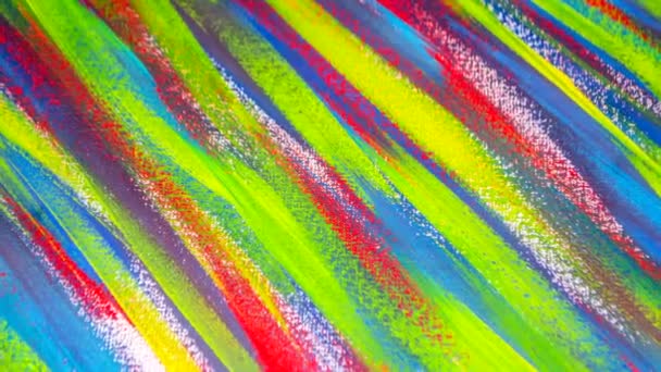 Muchas coloridas líneas de pintura de colores brillantes dibujadas sobre lienzo de cerca. — Vídeos de Stock