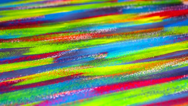 Toile lignes recouvertes de peintures multicolores close-up. — Video