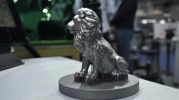 3D-model gedrukt op metalen 3D-printer close-up. — Stockvideo