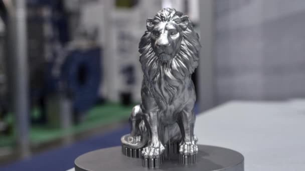 Model 3D dicetak pada printer metal 3d close-up. — Stok Video