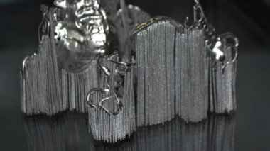 Metal yakın çekim için 3D yazıcıya insan dişlerinin 3D modeli basıldı.