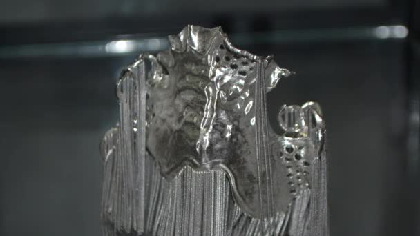 3D-modell av mänskliga tänder tryckt på 3D-skrivare för närbild av metall. — Stockvideo