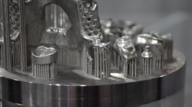 Metal 3D yazıcıda yazdırmak için platformda insan dişlerinin 3 boyutlu cildi