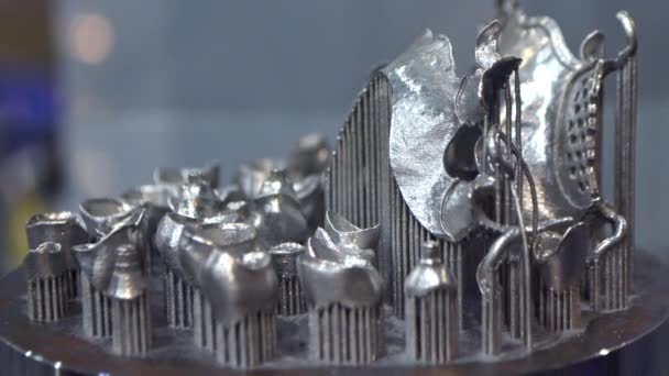 Volymatisk 3D-modell av mänskliga tänder på plattform för utskrift på metall 3D-skrivare — Stockvideo