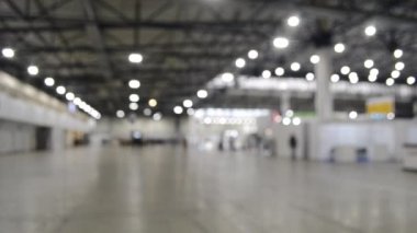 Bulanık arka plan. İçerideki büyük bina