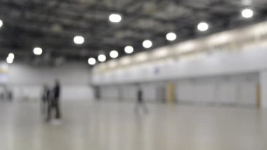 Bulanık arka plan. İçerideki büyük bina
