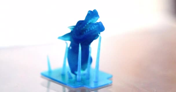 Föremål fotopolymer tryckt på en 3D-skrivare. — Stockvideo