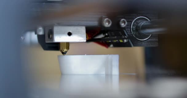 Oggetti stampati con stampante 3d. Stampante 3D tridimensionale automatica — Video Stock