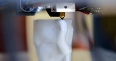 Nesneler 3D yazıcı tarafından basıldı. Otomatik üç boyutlu 3D yazıcı