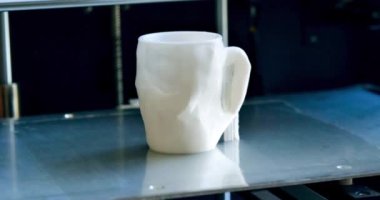 Nesneler 3D yazıcı tarafından basıldı. Otomatik üç boyutlu 3D yazıcı