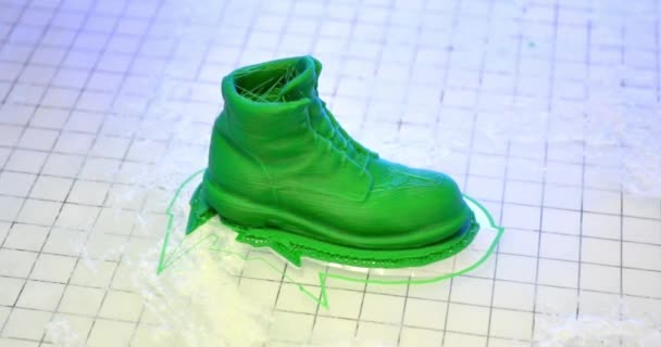 Stampante 3D stampa la forma di plastica fusa verde primo piano. — Video Stock
