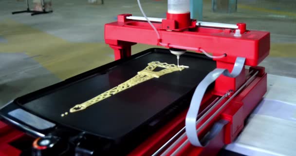 3D printer die een vloeibaar deeg print. 3D printer afdrukken pannenkoeken — Stockvideo