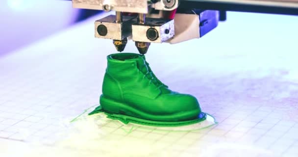 3D-skrivare skriver ut formen av smält plast grön närbild. — Stockvideo