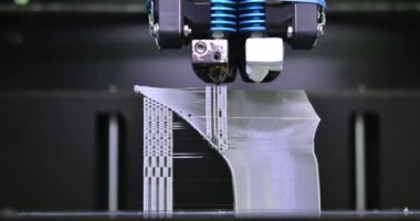 3D yazıcıyı kapat. 3B Yazıcı Nesnesi Yazdırılıyor