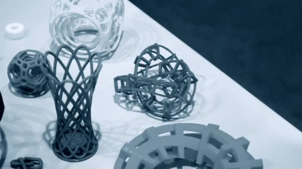 Streszczenie modeli drukowanych przez zbliżenie drukarki 3D. — Wideo stockowe