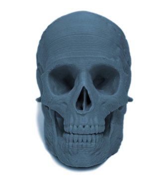 Beyaz arkaplanda izole edilmiş 3d yazıcı tarafından basılan nesneler.