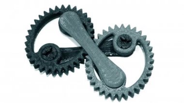 Beyaz arkaplanda izole edilmiş 3d yazıcı tarafından basılan nesneler.