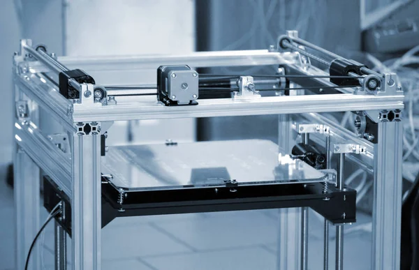 Piano di costruzione della stampante 3d. Stampante 3D tridimensionale automatica — Foto Stock