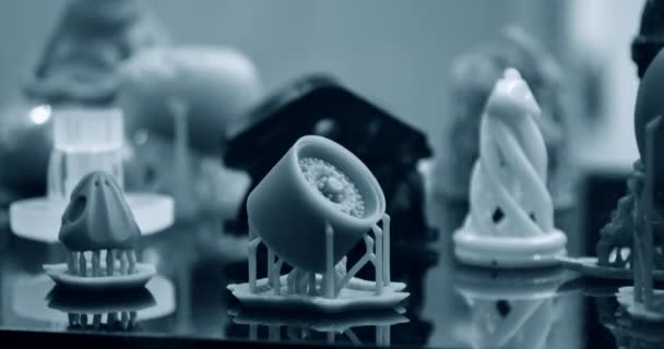 Fotopolímero de objetos impresso em estereolitografia impressora 3D, — Vídeo de Stock