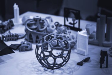 Modeller 3D yazıcı tarafından basıldı. Karanlık, Boşluğu Kopyala.