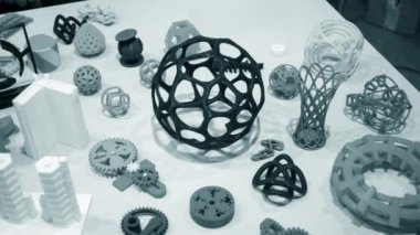 3D yazıcı tarafından yazılan soyut modeller.