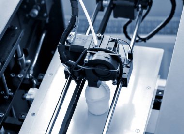 Nesneler 3D yazıcı tarafından basıldı. Otomatik üç boyutlu 3D yazıcı gerçekleştirir