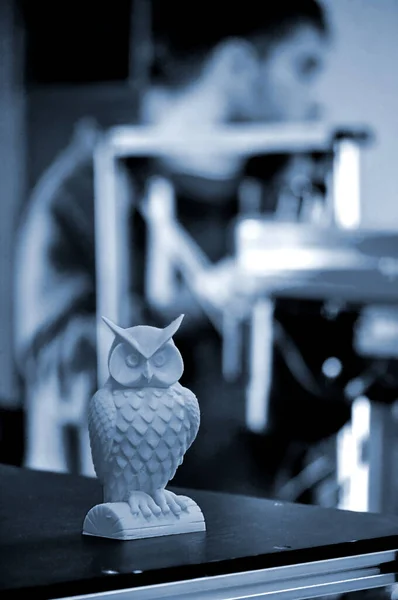 Object printed on a 3d printer close-up in the workshop — Stock Photo, Image
