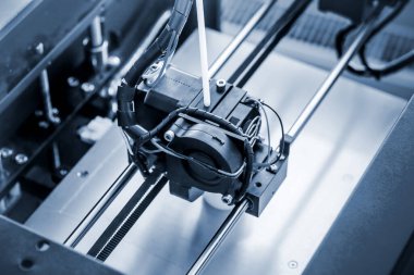 Nesneler 3D yazıcı tarafından basıldı. Otomatik üç boyutlu 3D yazıcı gerçekleştirir