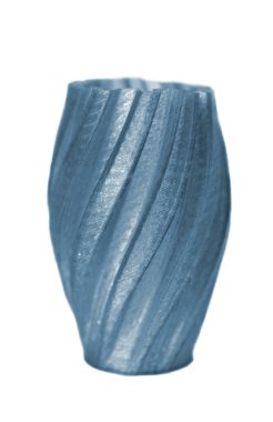 Beyaz arkaplanda izole edilmiş 3d yazıcı tarafından basılan nesneler.