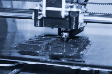 Modern 3D yazıcı yazıcı figürü yakın plan. Otomatik olarak üç boyutlu