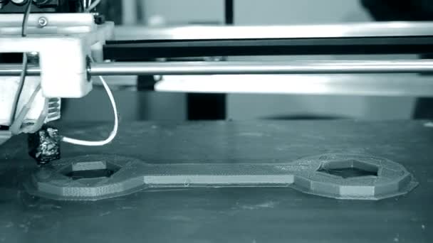 3D printer print een model in de vorm van close-up. Het concept modern — Stockvideo