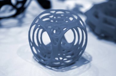 3d yazıcı tarafından yazılan soyut nesne yakın plan.