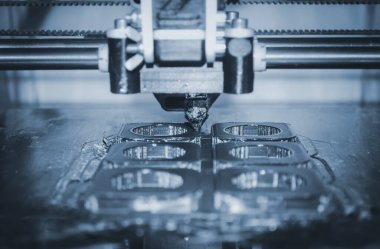 Modern 3D yazıcı yazıcı figürü yakın plan. Otomatik olarak üç boyutlu