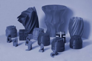 Modeller 3D yazıcı tarafından basıldı. Renkli nesneler yazdırılmış 3d yazıcı