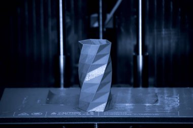Nesneler 3D yazıcı tarafından basıldı. Otomatik üç boyutlu 3D yazıcı