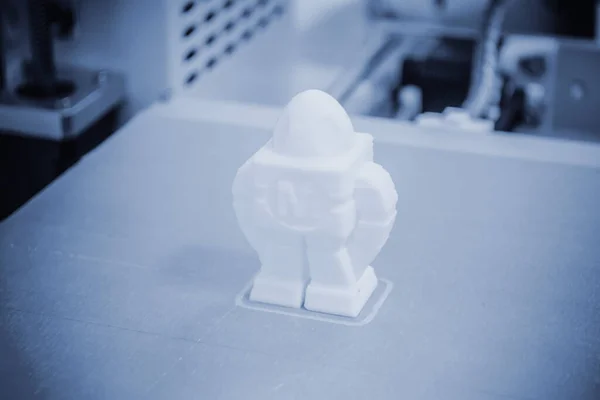 Objekt vytištěný 3D tiskárnou. Objekt vytvořil trojrozměrný objekt na 3D tiskárně. — Stock fotografie