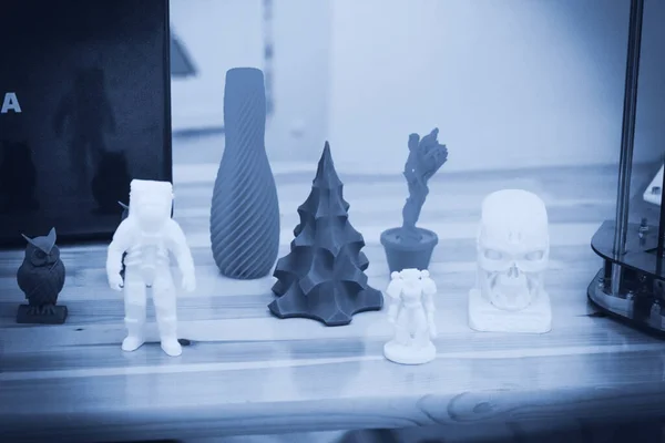 Objects printed by 3d printer close-up. Progressive modern additive technology. — Stock Photo, Image