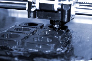 Modern 3D yazıcı yazıcı figürü yakın plan. Otomatik olarak üç boyutlu