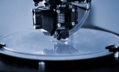 Modern 3D yazıcı figürü. Otomatik üç boyutlu 3D yazıcı