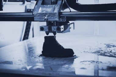 3D yazıcı erimiş plastik mavi yakın çekim formunu yazdırır.