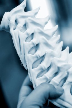 3D yazıcı yakından çalışıyor. Otomatik üç boyutlu 3D yazıcı