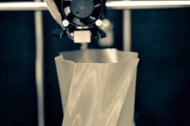 Otomatik üç boyutlu 3D yazıcı plastik gerçekleştirir.