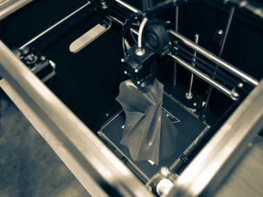 Otomatik üç boyutlu 3D yazıcı plastik gerçekleştirir.