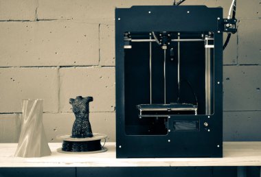 Otomatik üç boyutlu 3D yazıcı plastik gerçekleştirir.