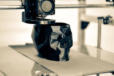 3d yazıcı tarafından basılmış siyah bir rengin soyut nesnesi.