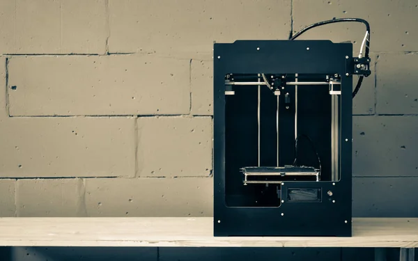 La stampante 3D tridimensionale automatica esegue la plastica. — Foto Stock