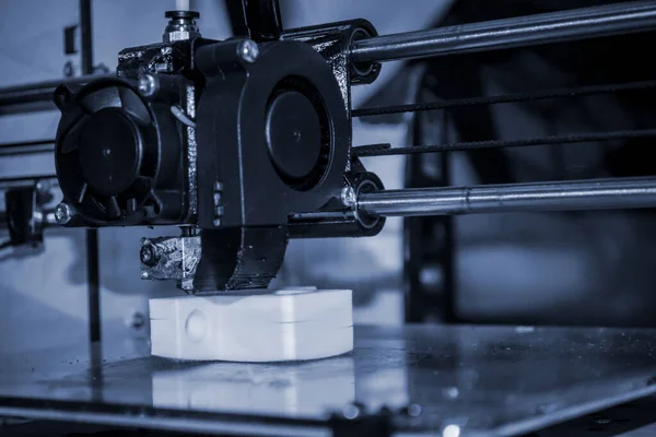 Stampante 3D stampa forme nere close-up Stampante 3D tridimensionale automatica — Foto Stock